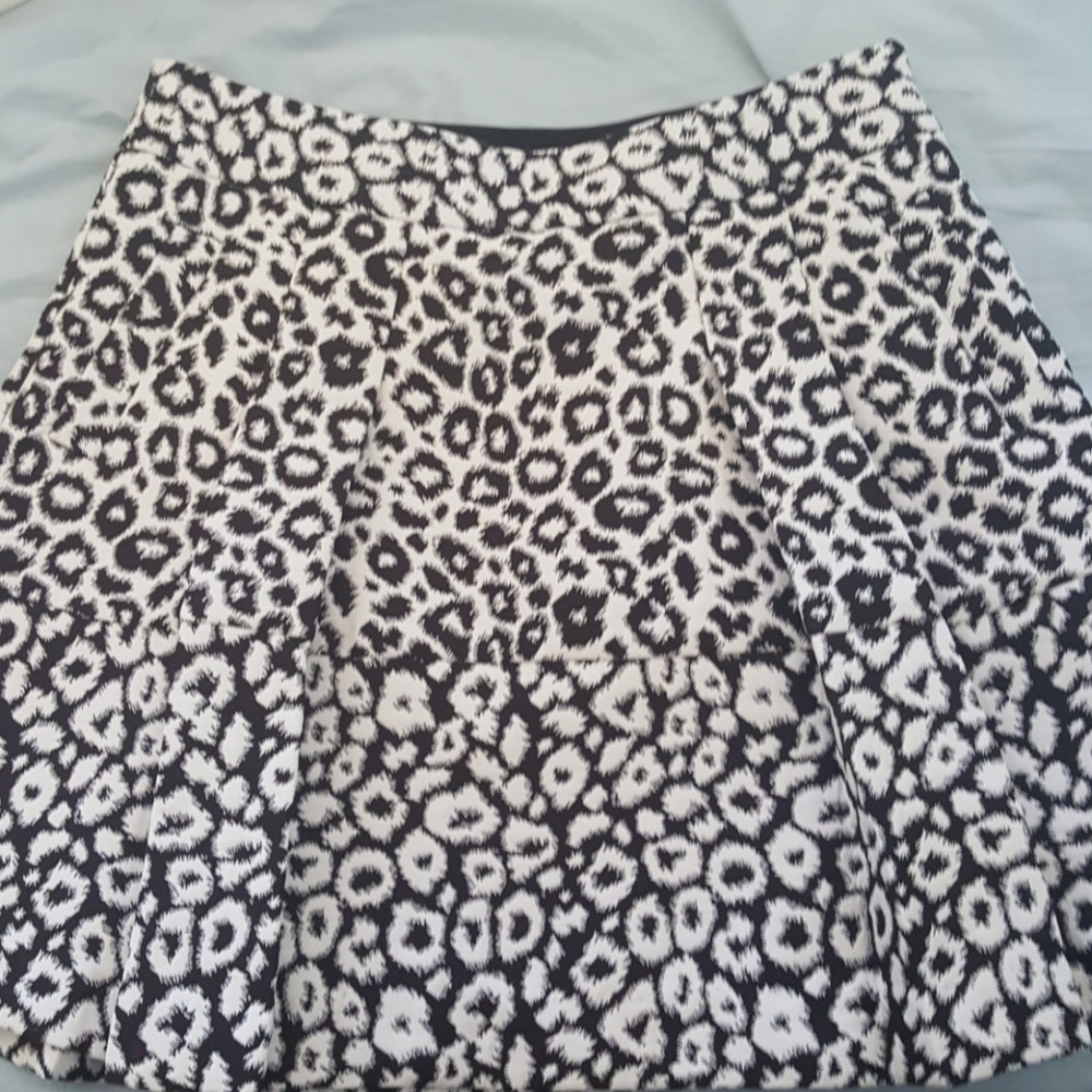 Banana Republic leopard print skirt-black&white
